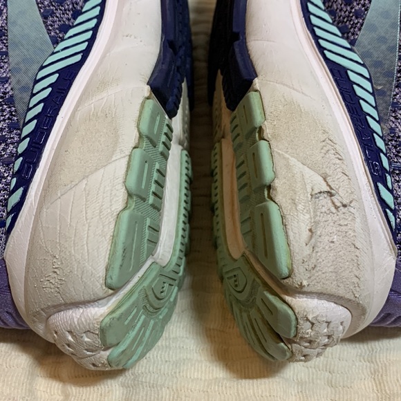 BROOKS TENNIS SHOES - Picture 5 of 7